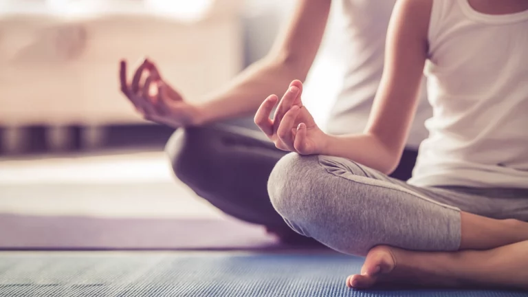 Micro-Dosing Psychedelics : Therapeutic Potential of Mushrooms